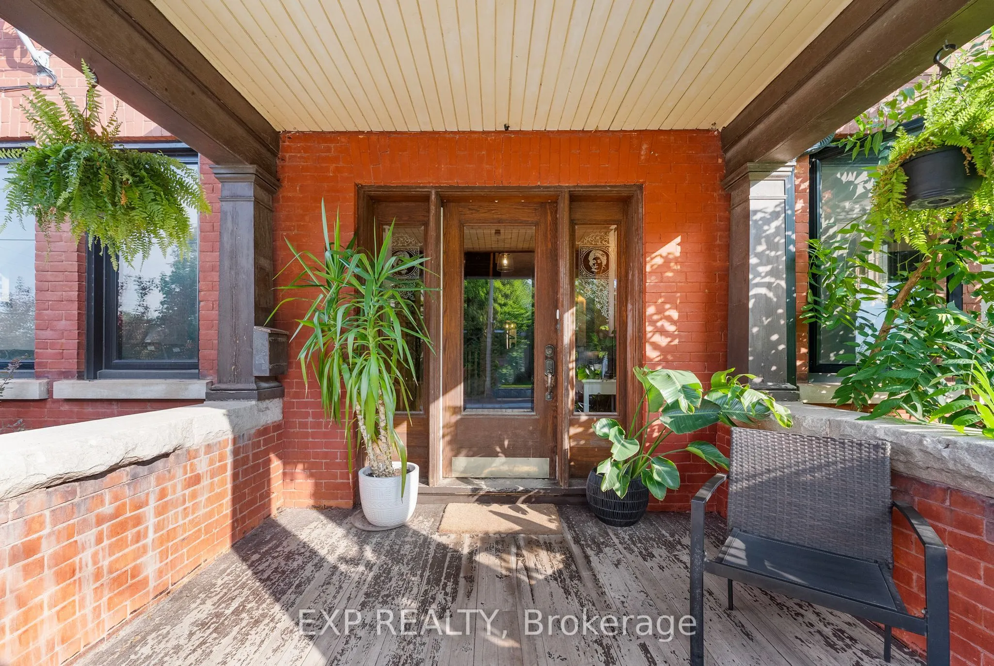 48 Hall Avenue E