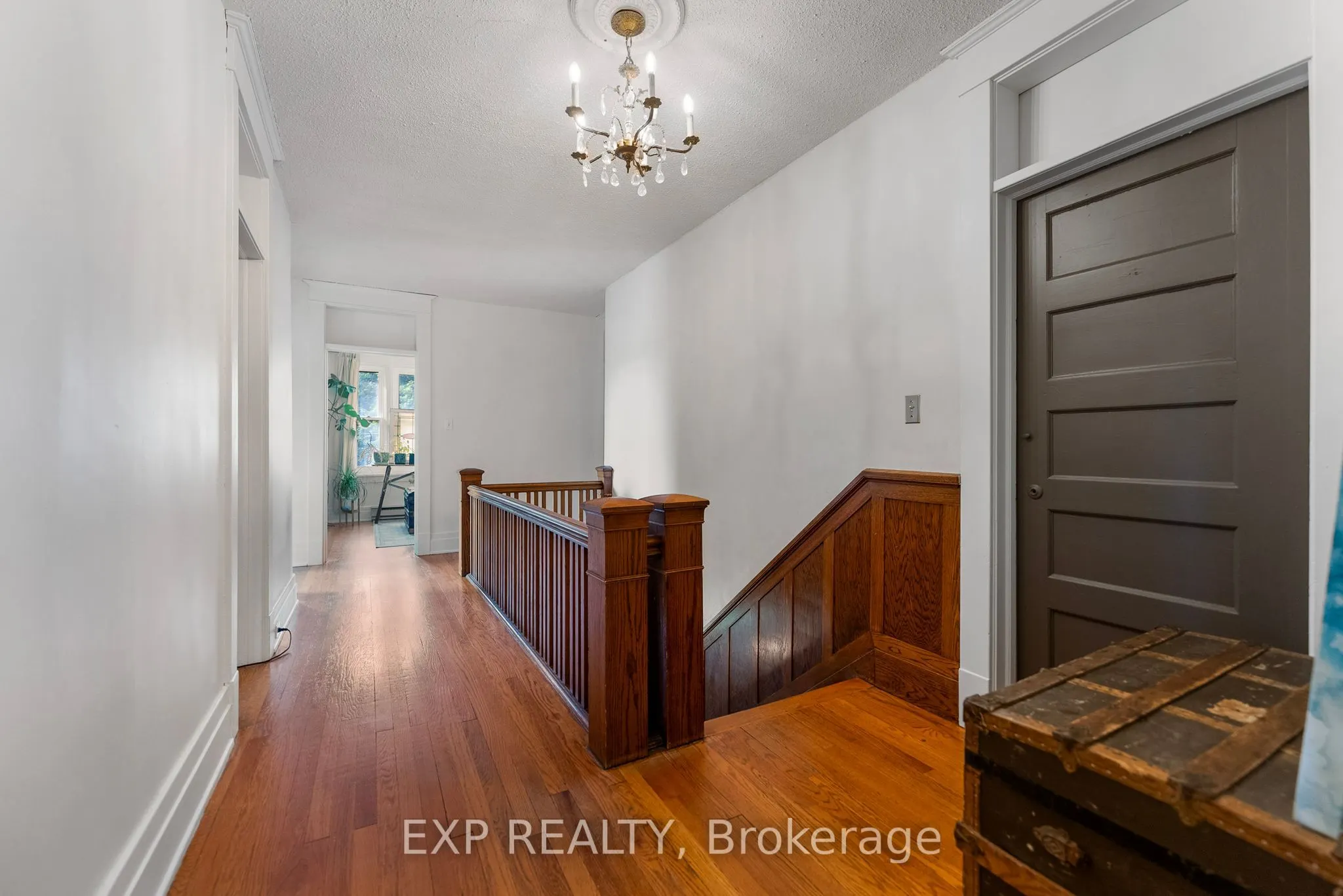 48 Hall Avenue E