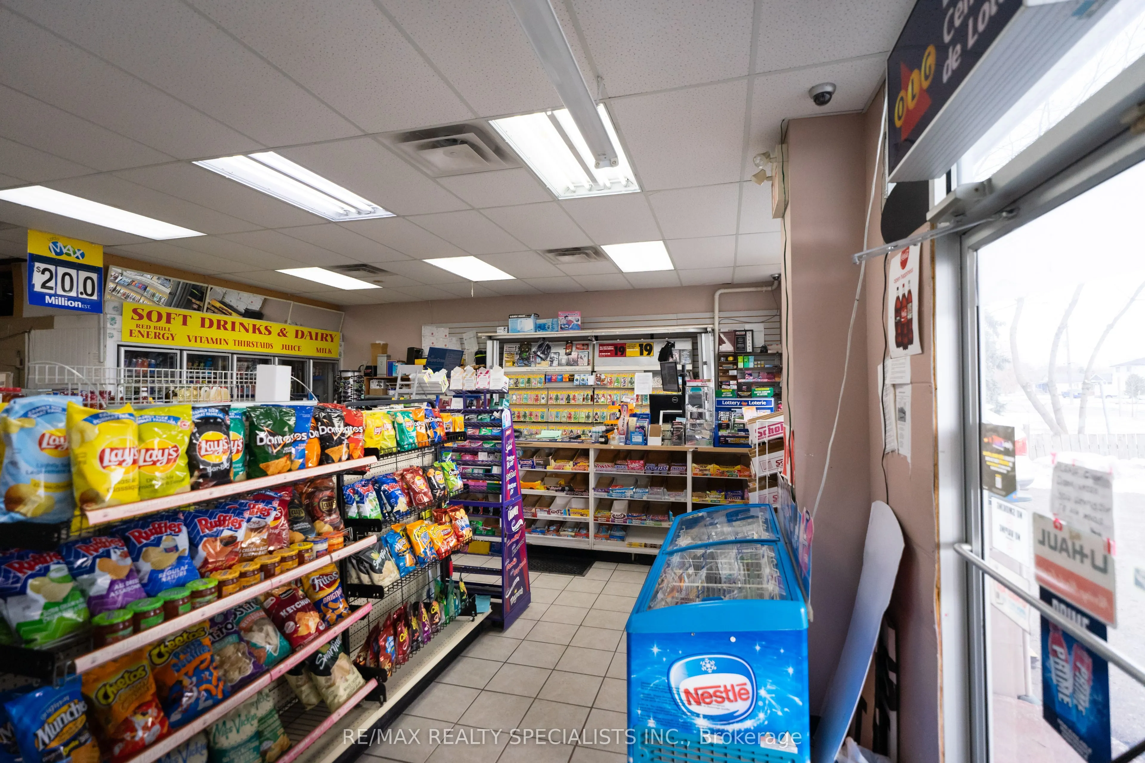 132 Main Street E