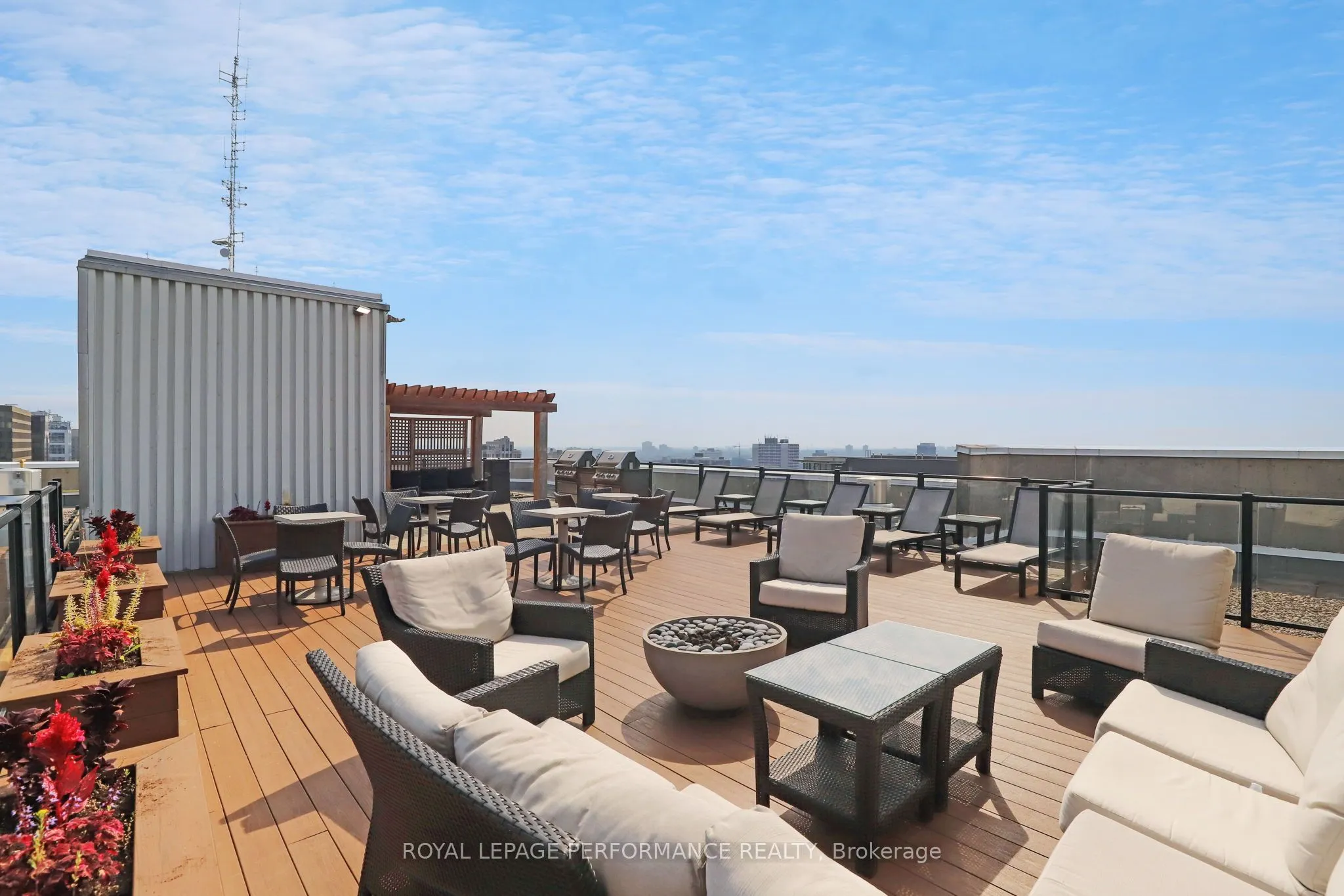 470 Laurier Avenue W, #501
