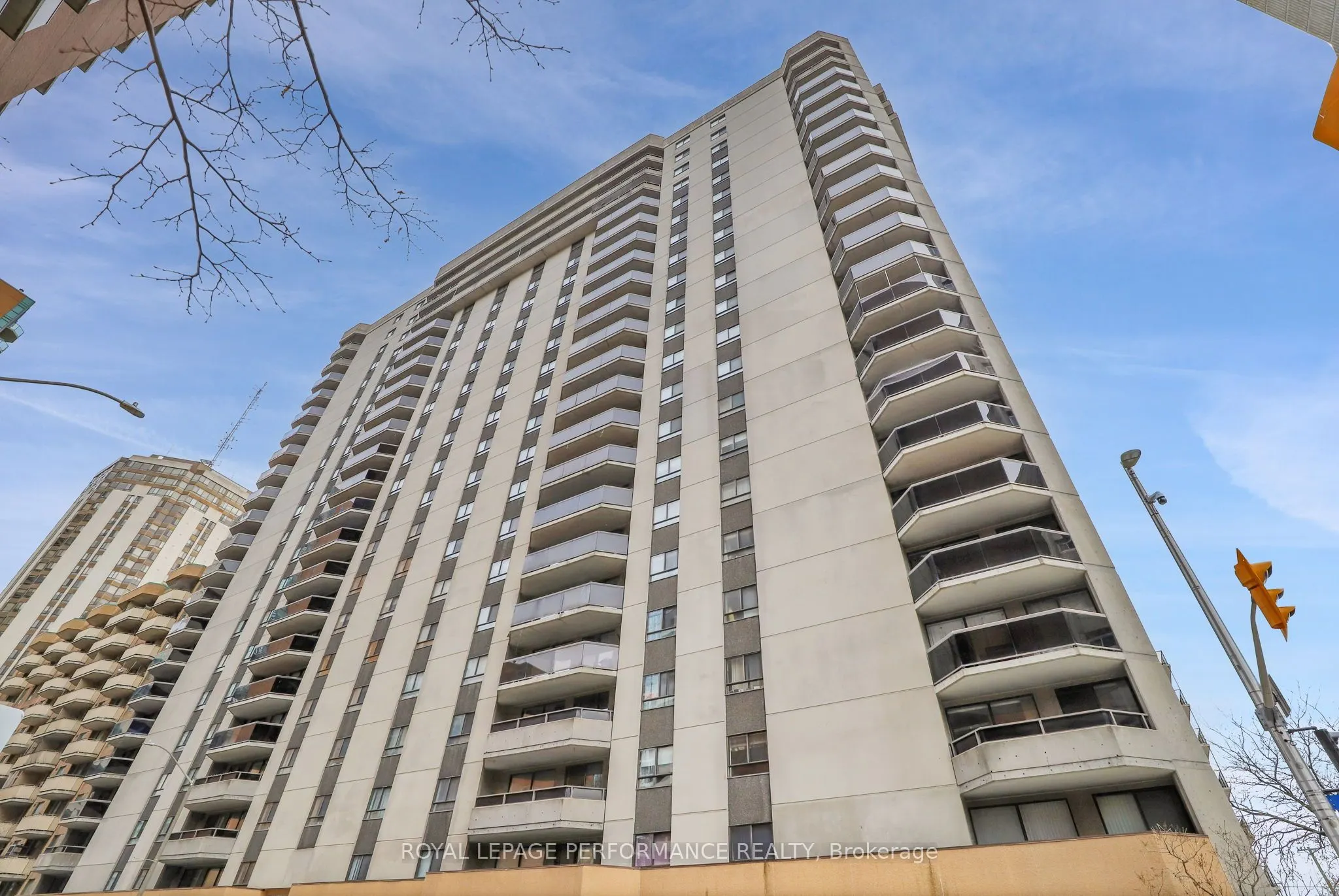 470 Laurier Avenue W, #501