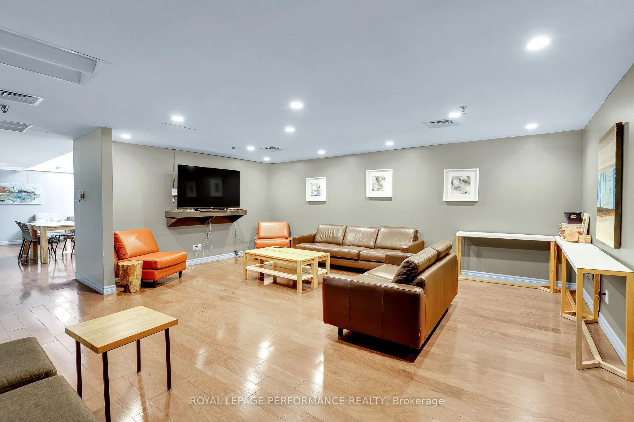 470 Laurier Avenue W, #501