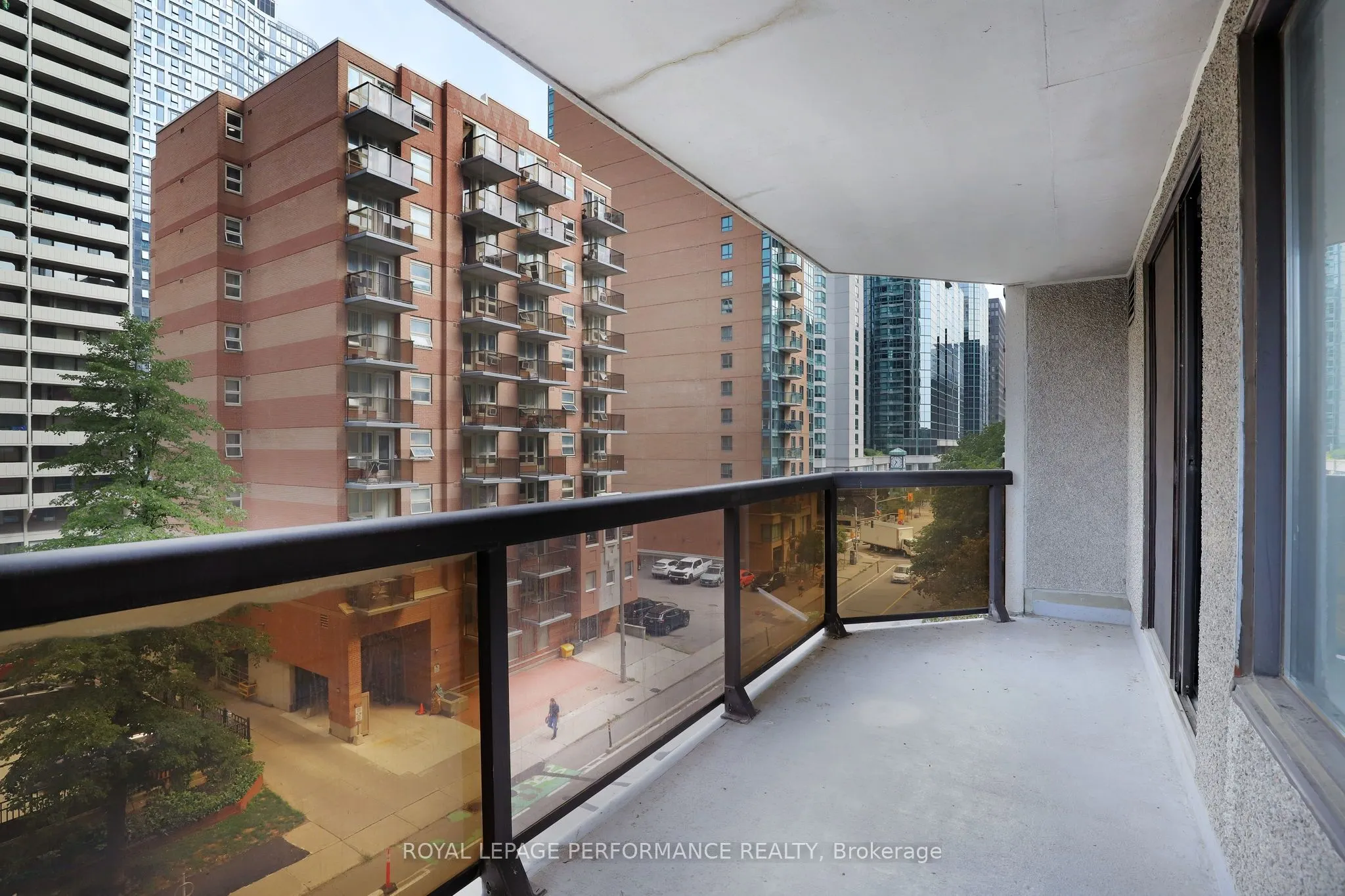470 Laurier Avenue W, #501