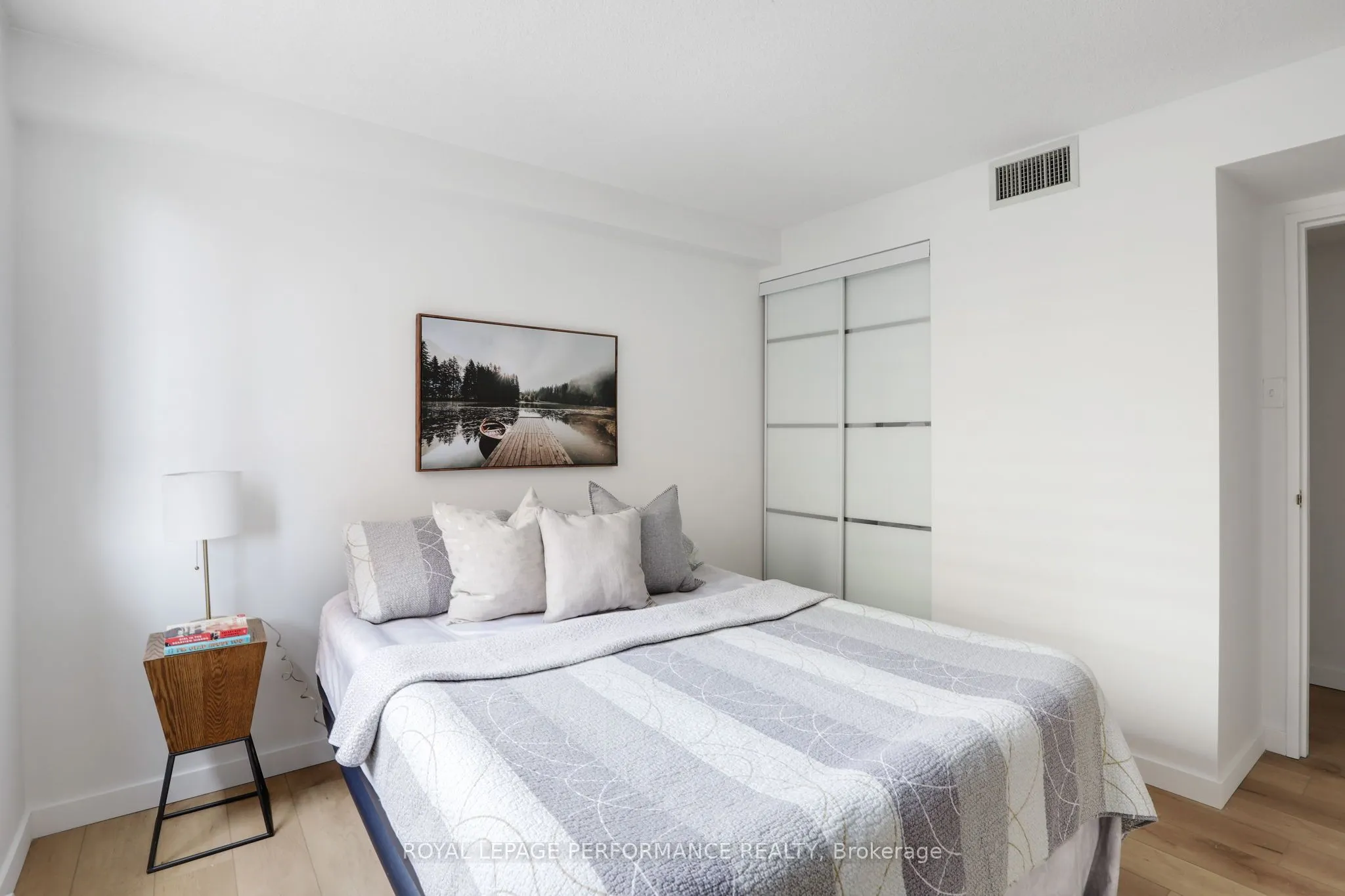 470 Laurier Avenue W, #501