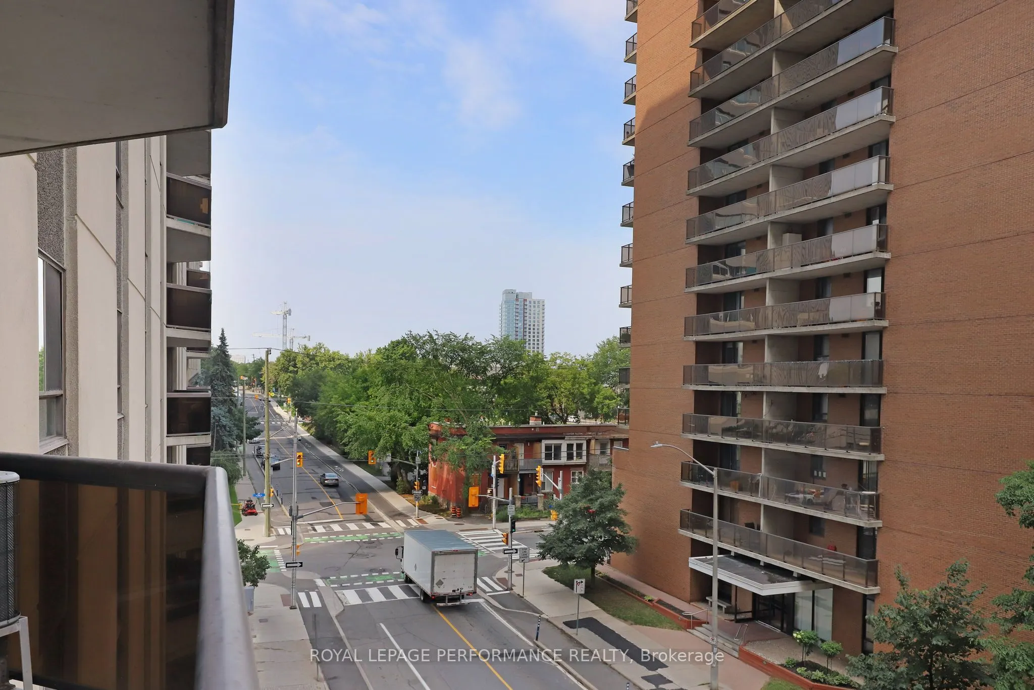 470 Laurier Avenue W, #501