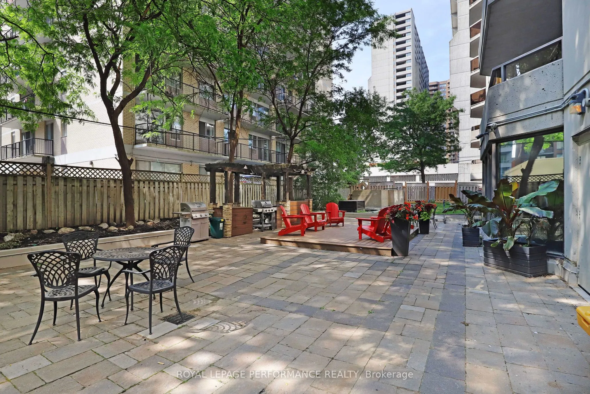 470 Laurier Avenue W, #501