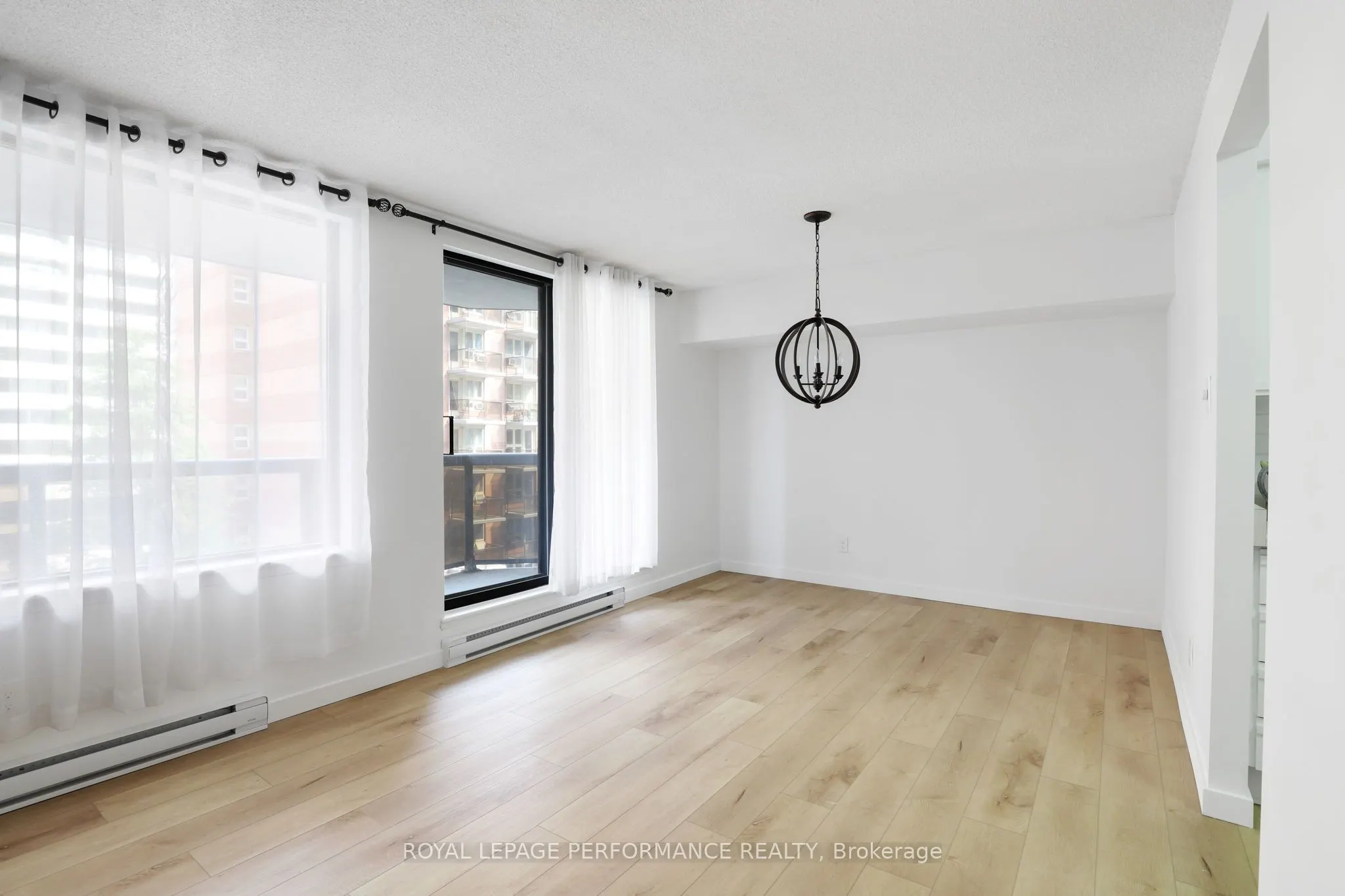 470 Laurier Avenue W, #501