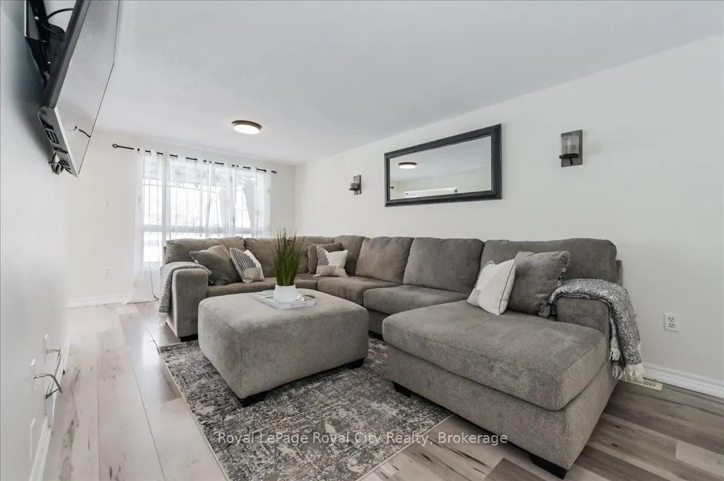 164 Tait Crescent