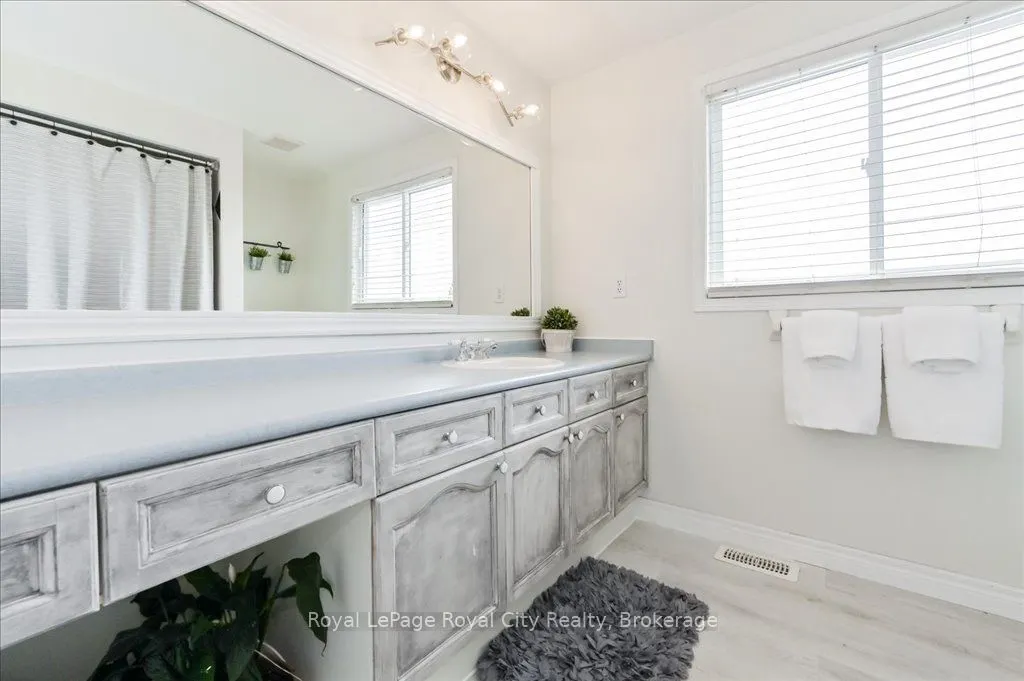 164 Tait Crescent