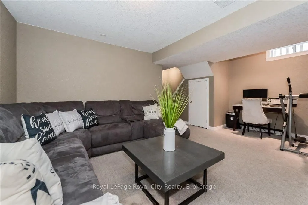 164 Tait Crescent