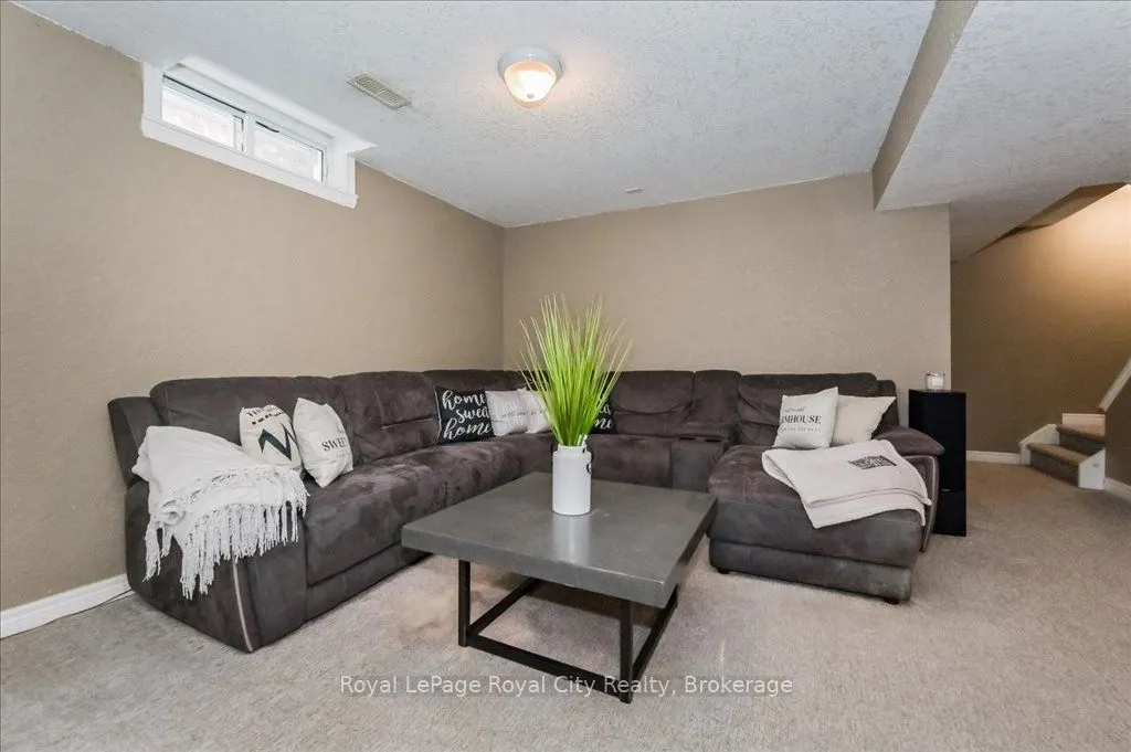 164 Tait Crescent