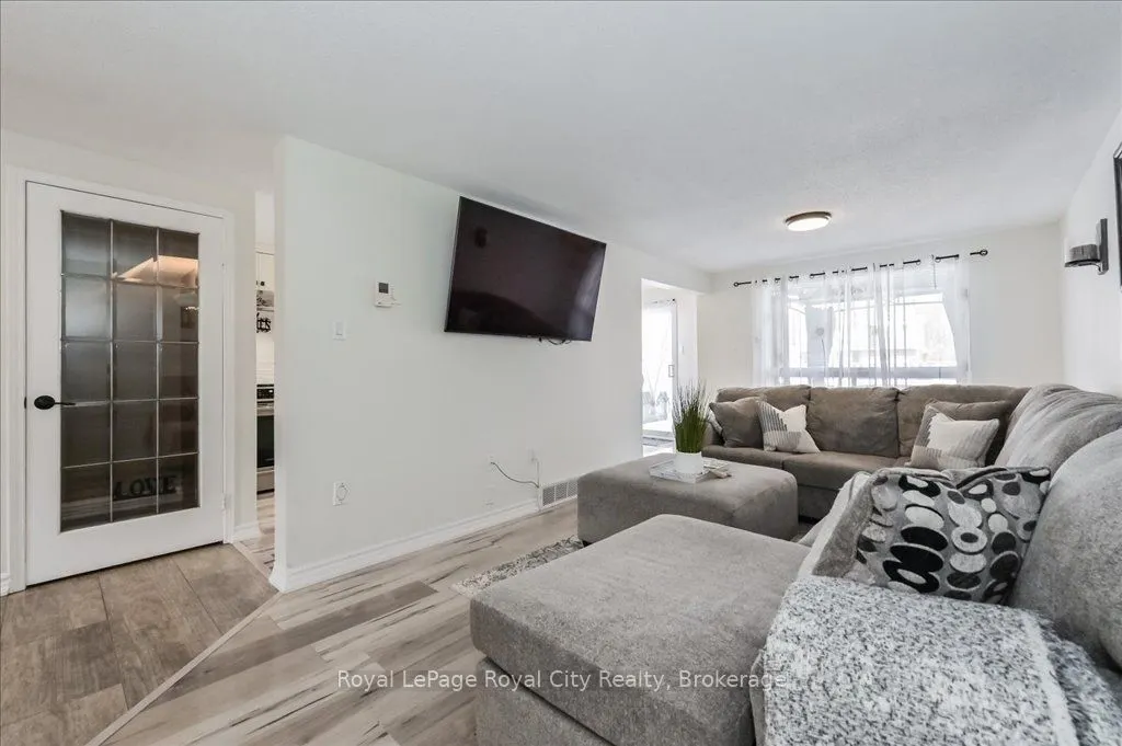 164 Tait Crescent