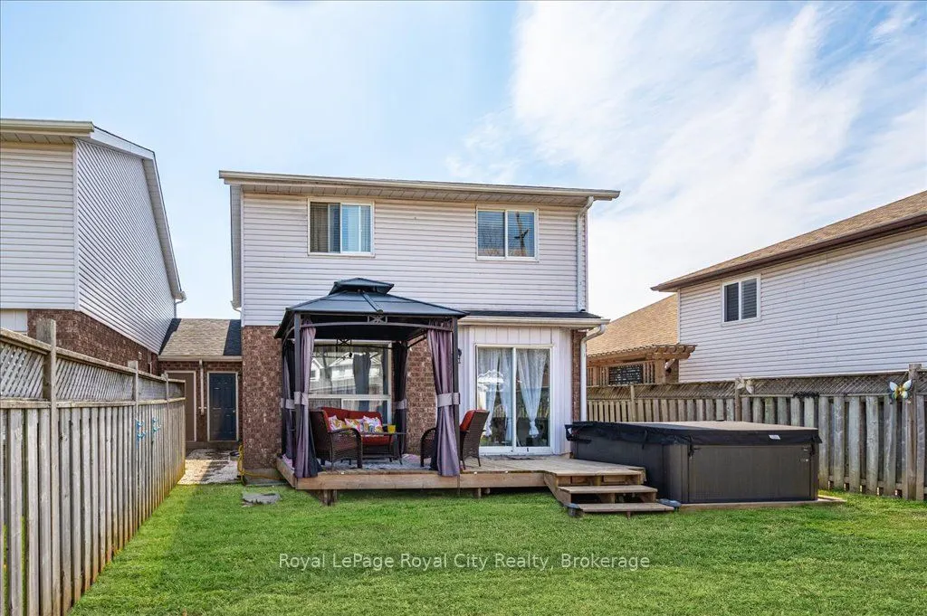 164 Tait Crescent