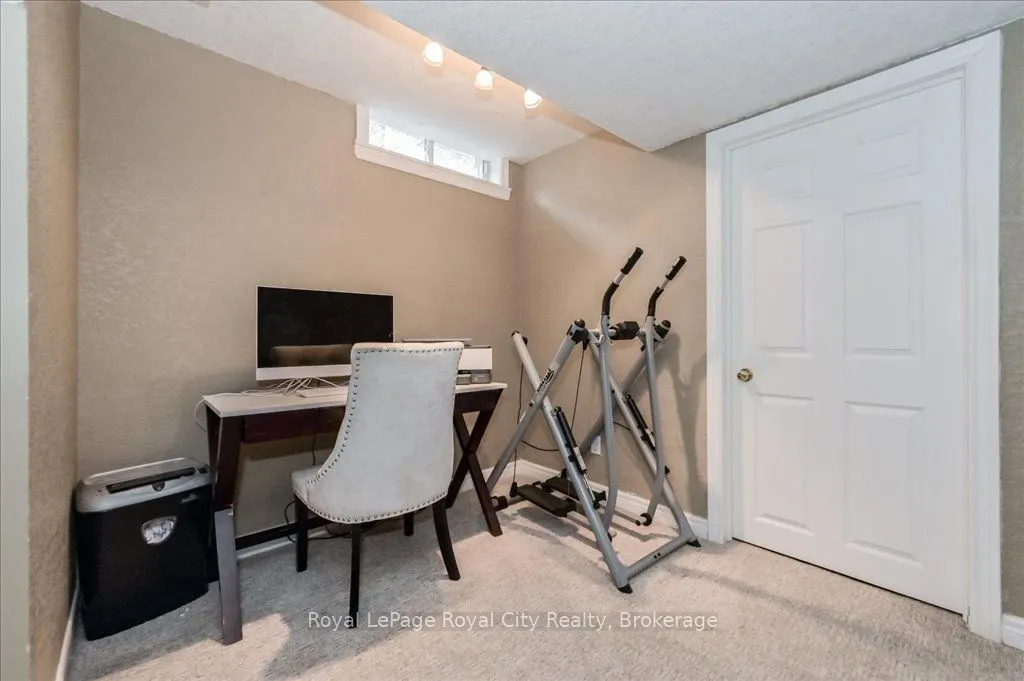 164 Tait Crescent