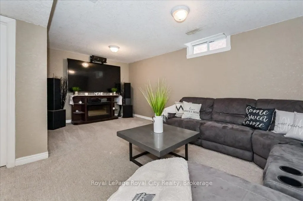 164 Tait Crescent