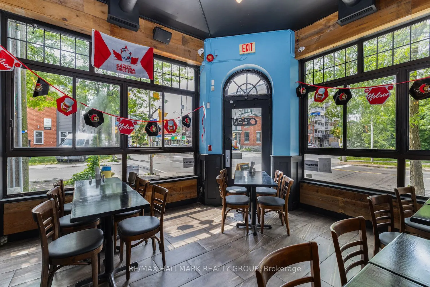 246 Laurier Avenue E