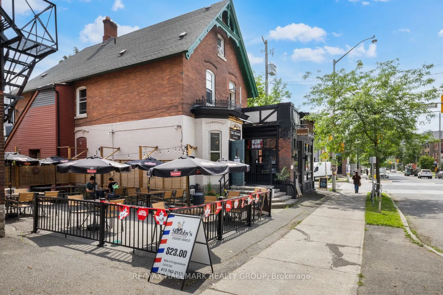 246 Laurier Avenue E
