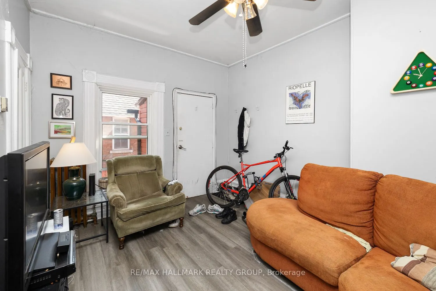 246 Laurier Avenue E