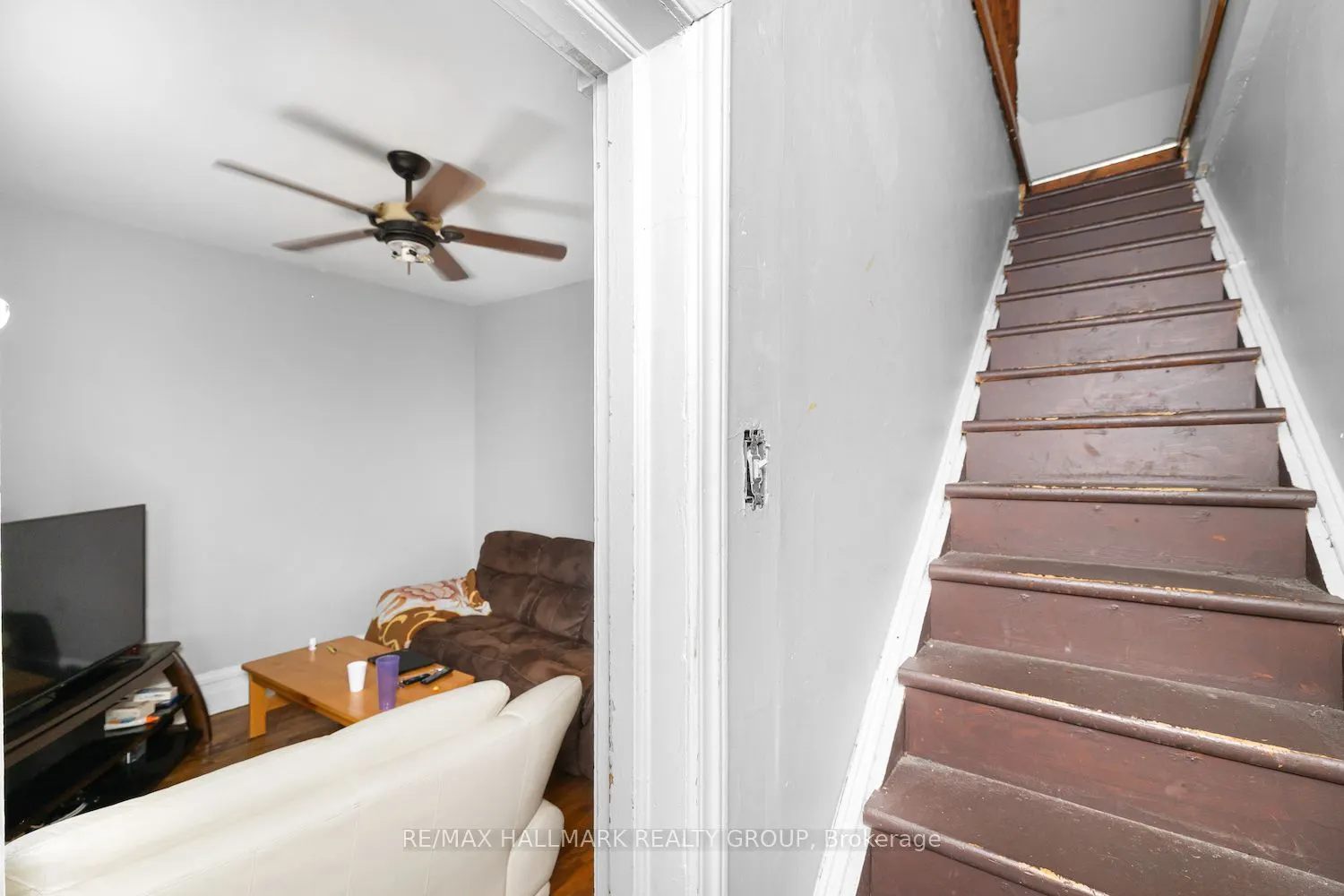 246 Laurier Avenue E