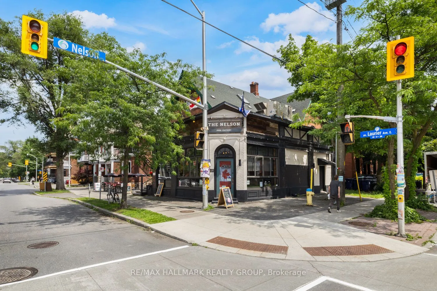 246 Laurier Avenue E