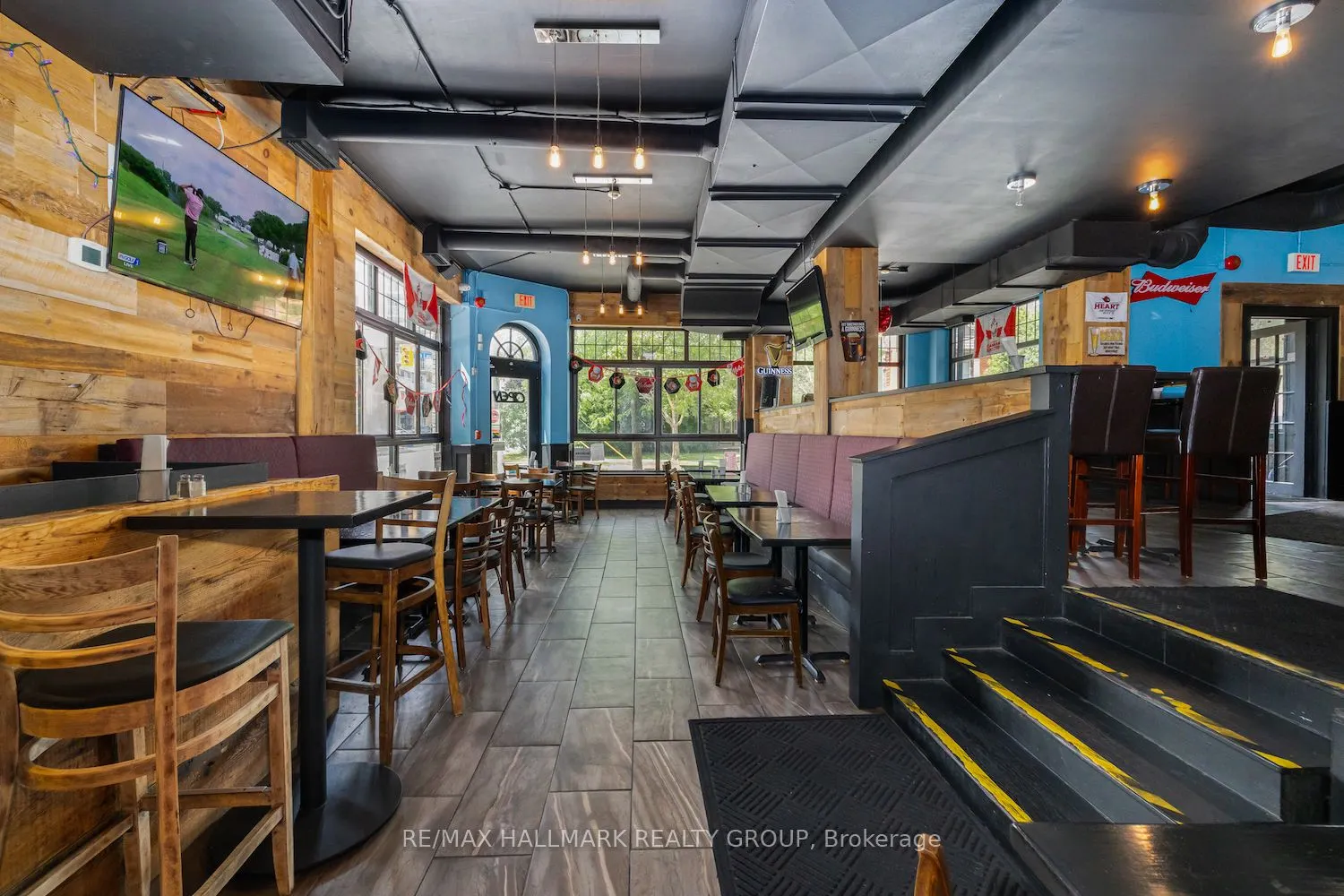 246 Laurier Avenue E