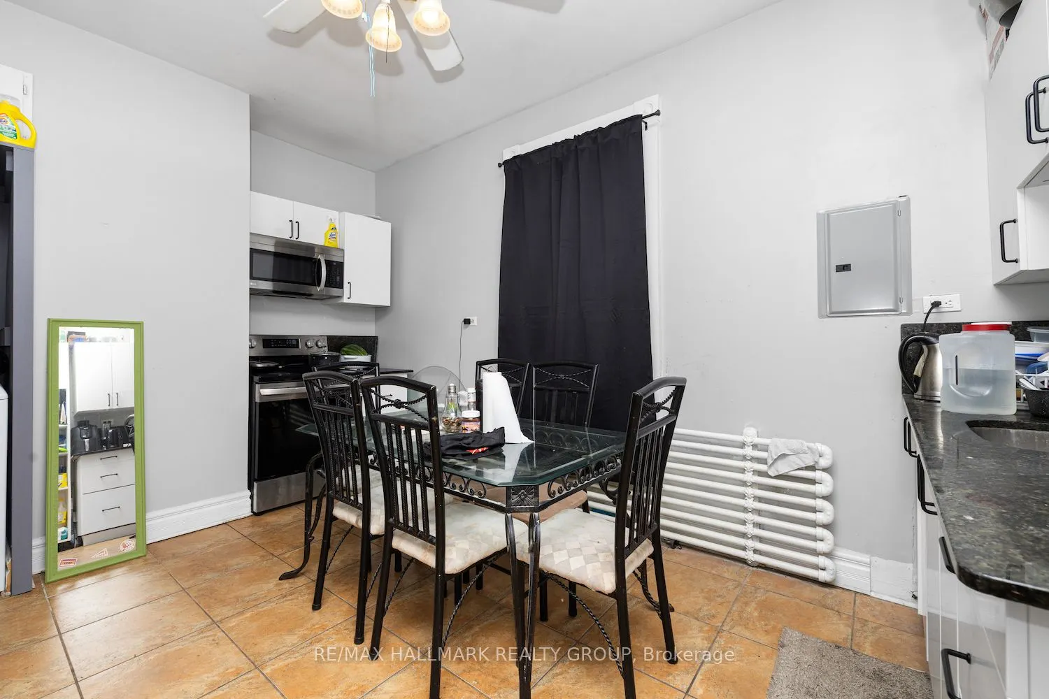 246 Laurier Avenue E