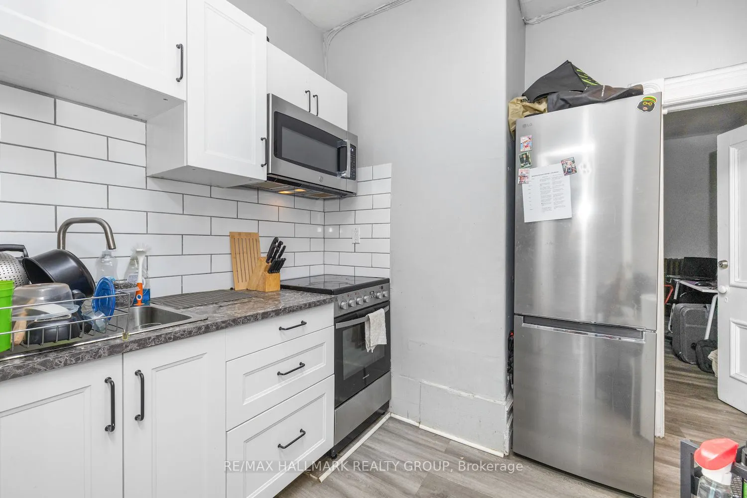 246 Laurier Avenue E