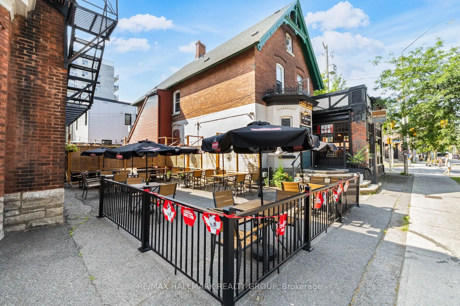 246 Laurier Avenue E