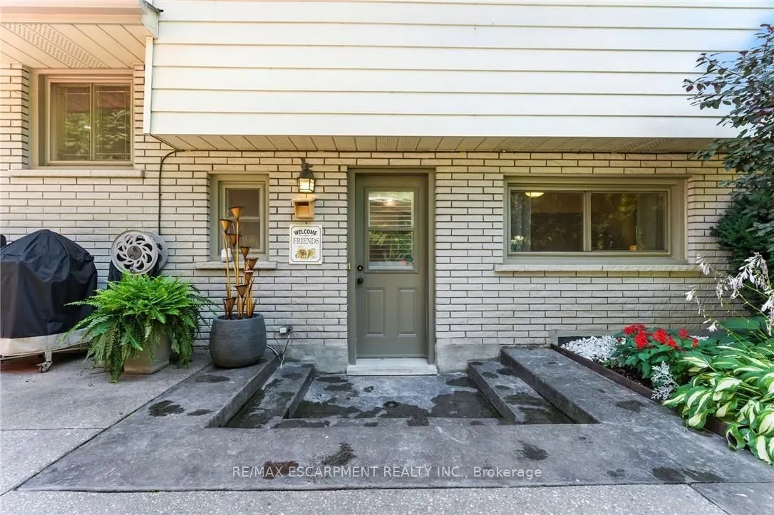41 Sherry Lane