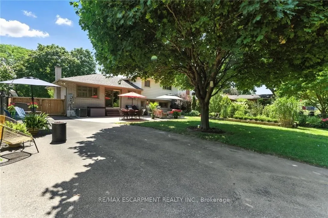 41 Sherry Lane