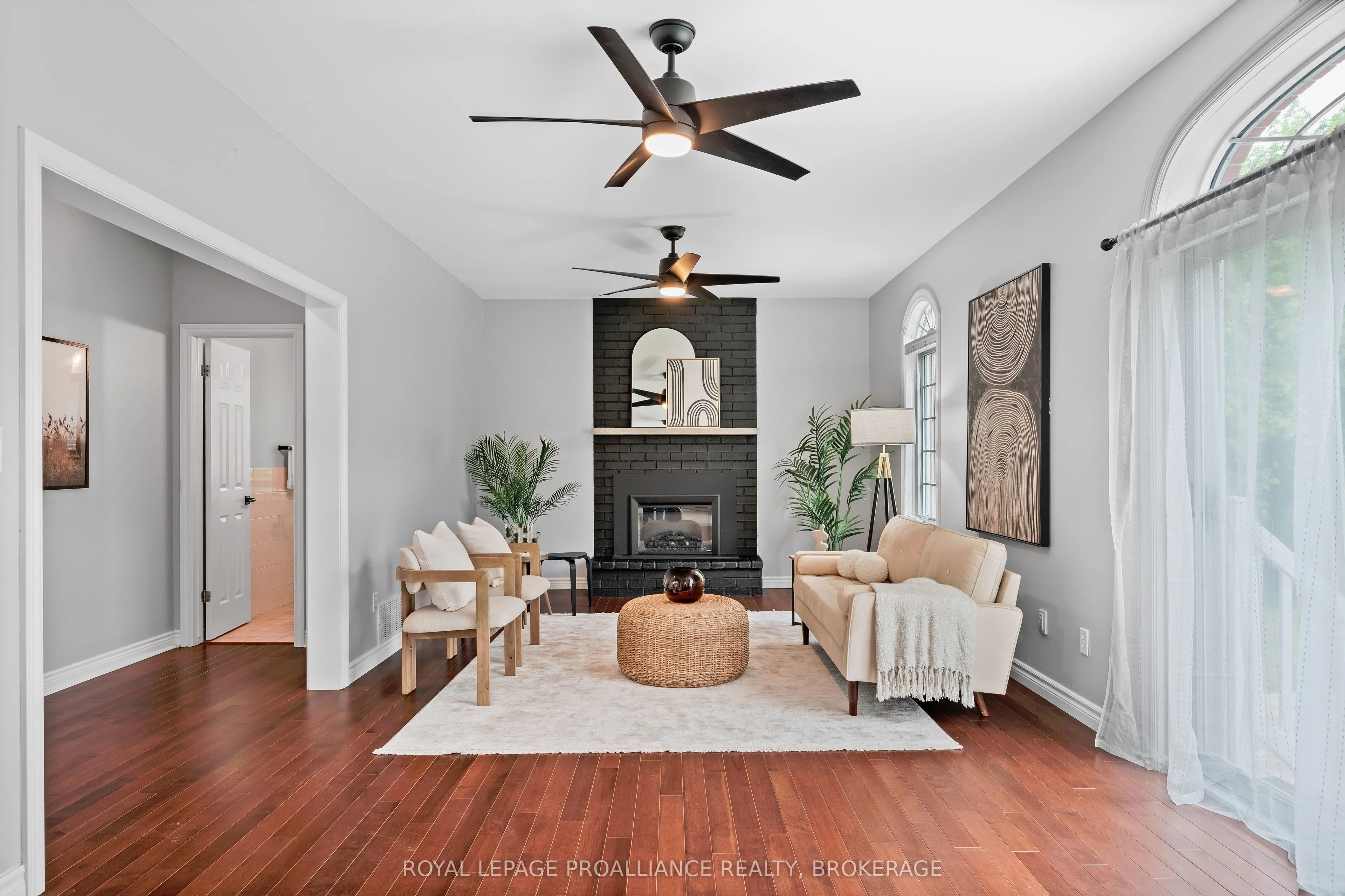 946 Bridge Street W