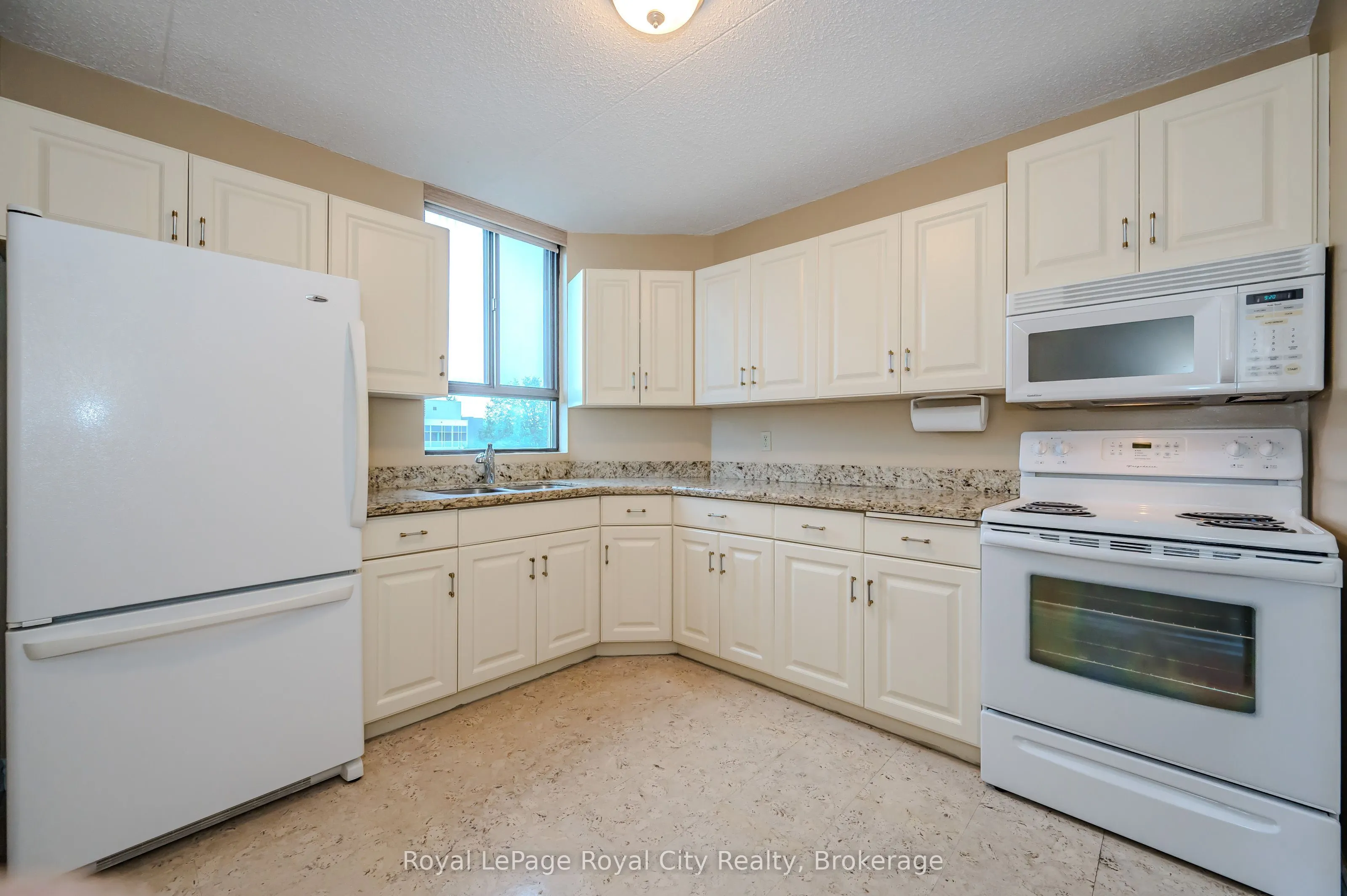 22 MARILYN Drive, #608