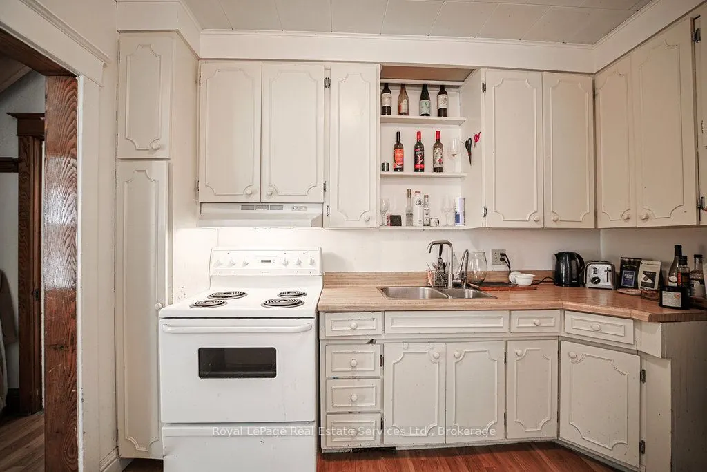 1105 King Street W