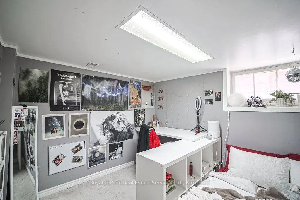 1105 King Street W
