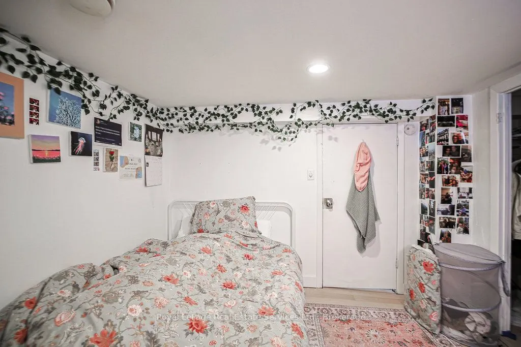 1105 King Street W