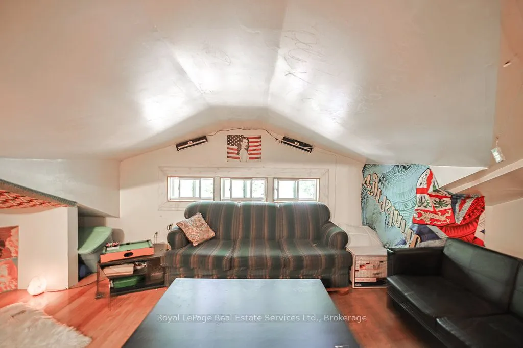 1105 King Street W