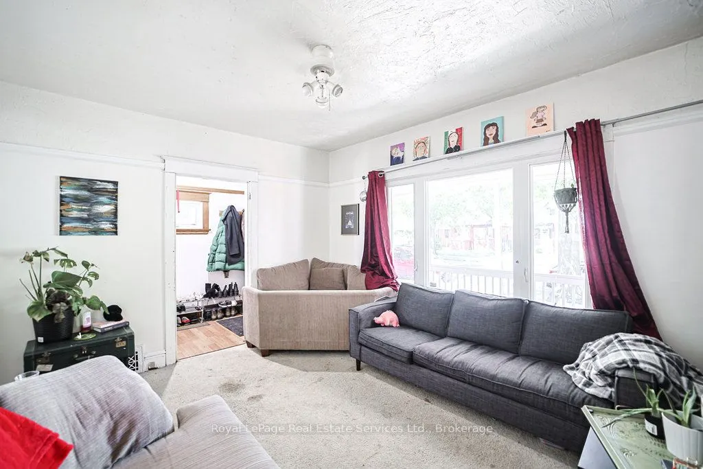 1105 King Street W
