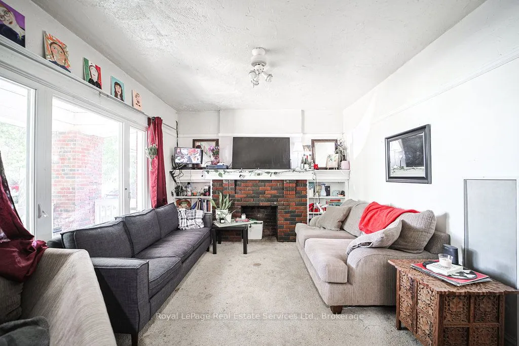 1105 King Street W