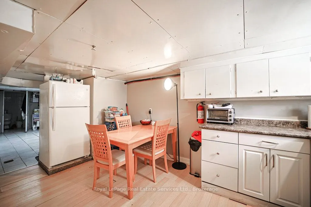 1105 King Street W