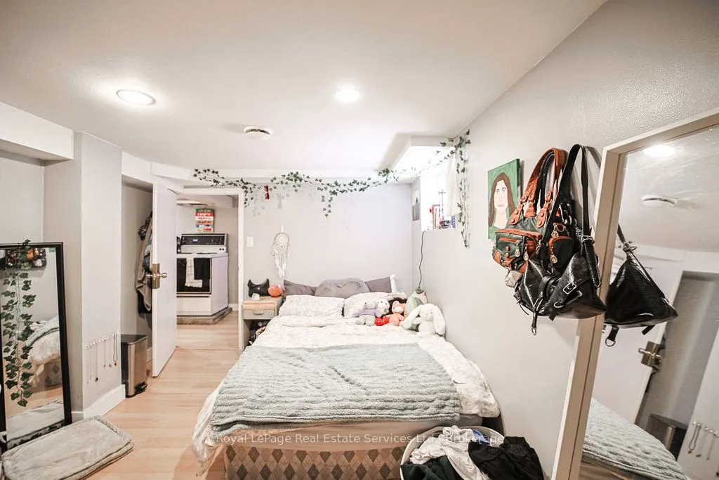 1105 King Street W
