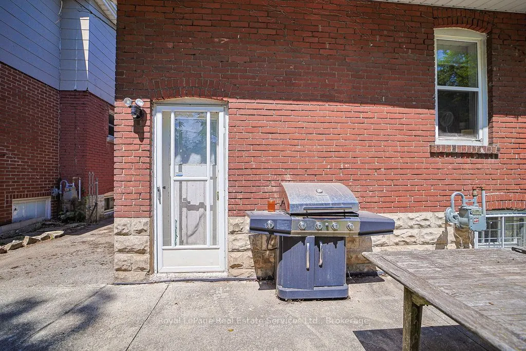 1105 King Street W