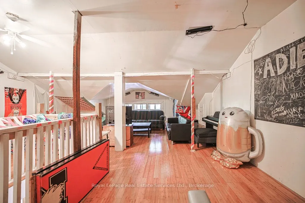 1105 King Street W