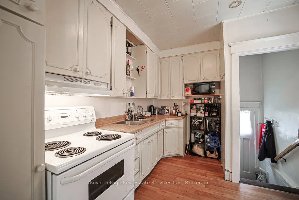 1105 King Street W