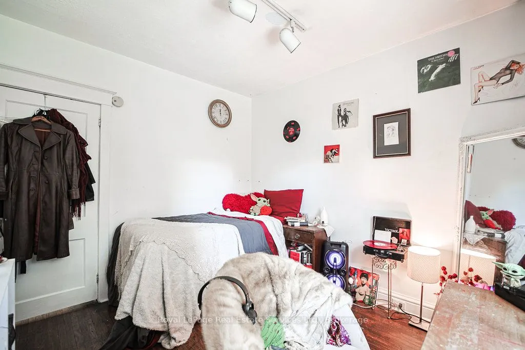 1105 King Street W