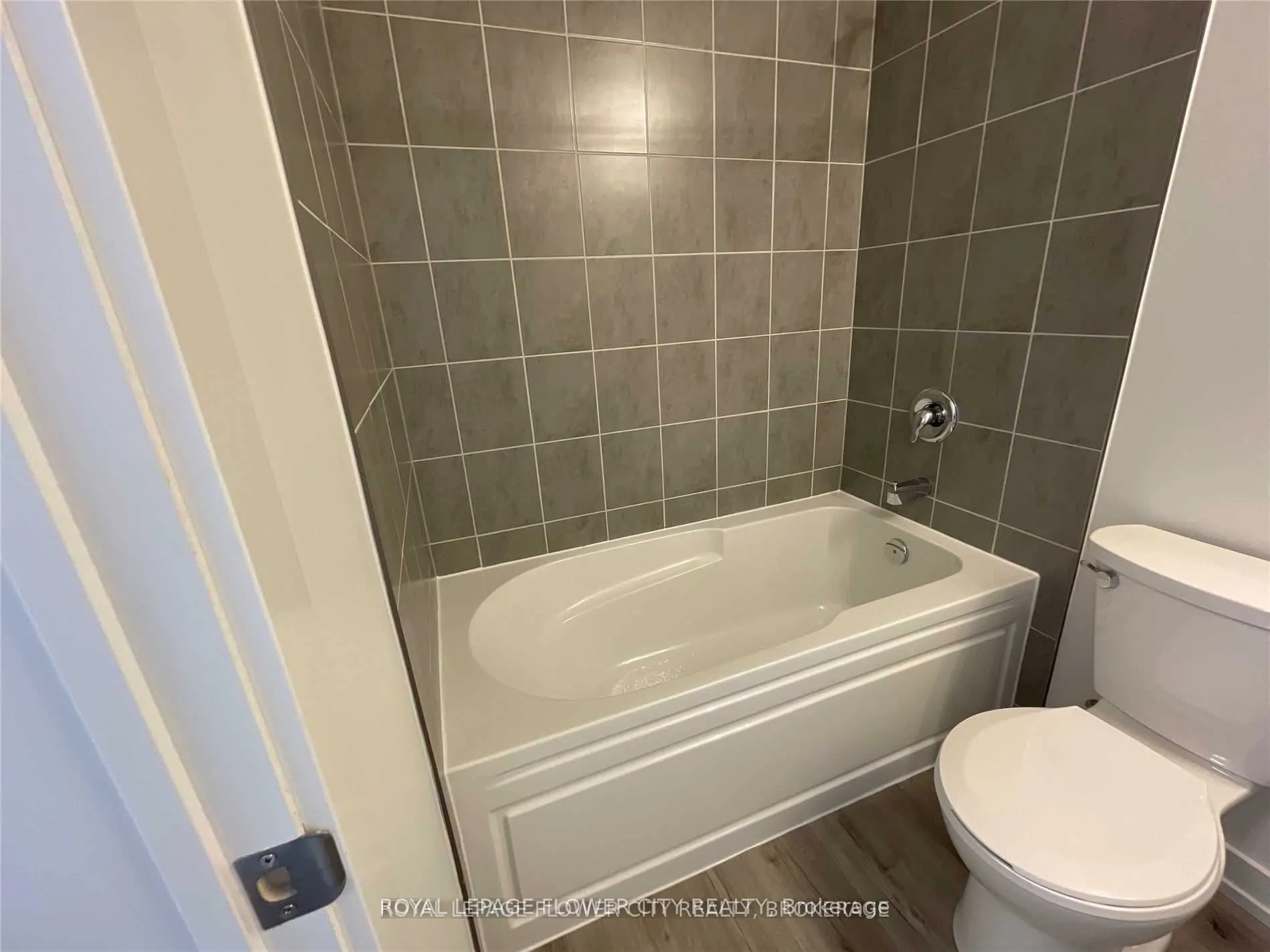 247 Northfield Drive E, #206
