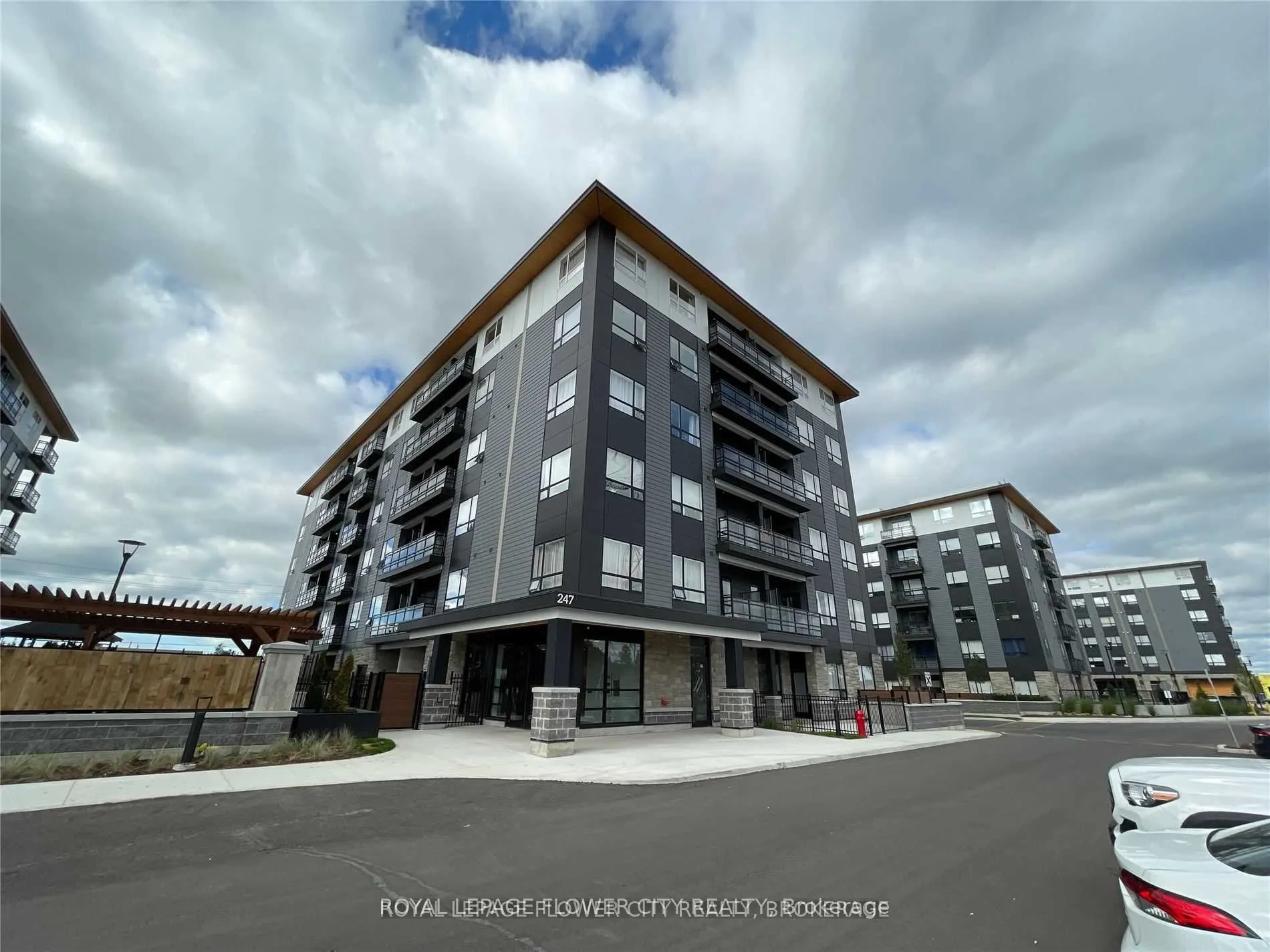 247 Northfield Drive E, #206