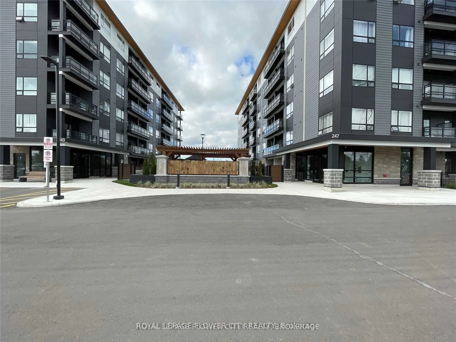 247 Northfield Drive E, #206
