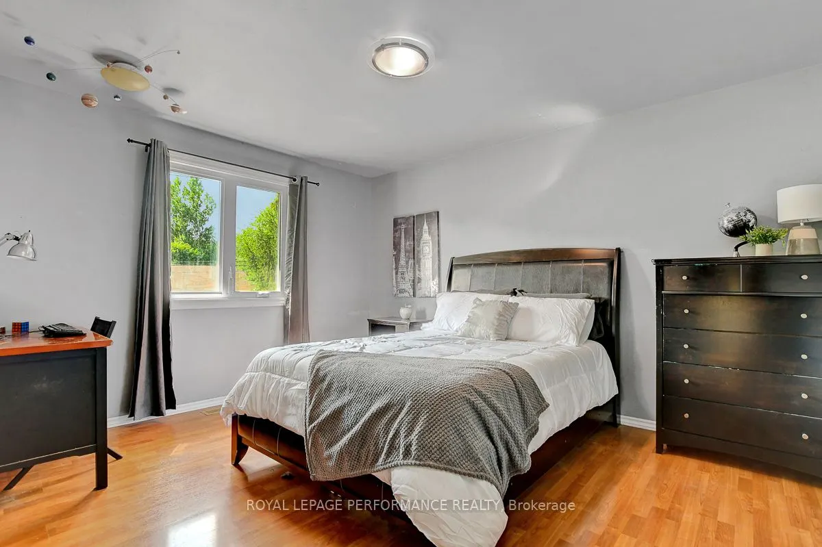 124 Des Pins Street