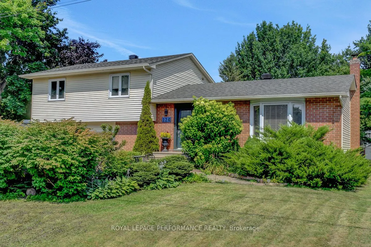 124 Des Pins Street
