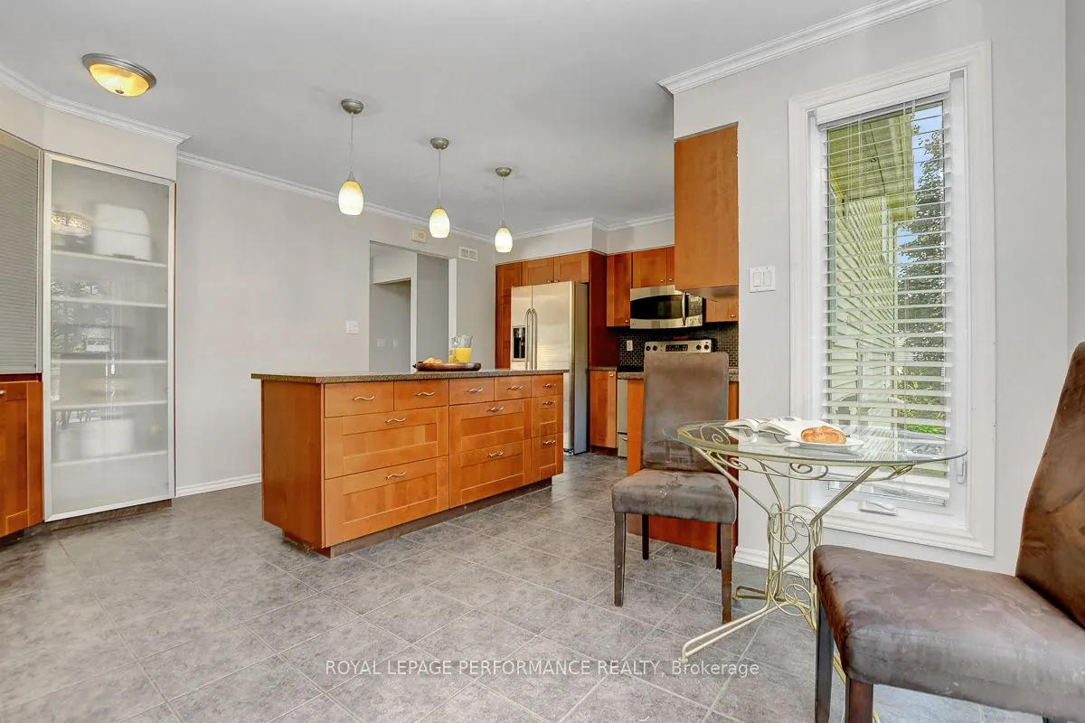 124 Des Pins Street